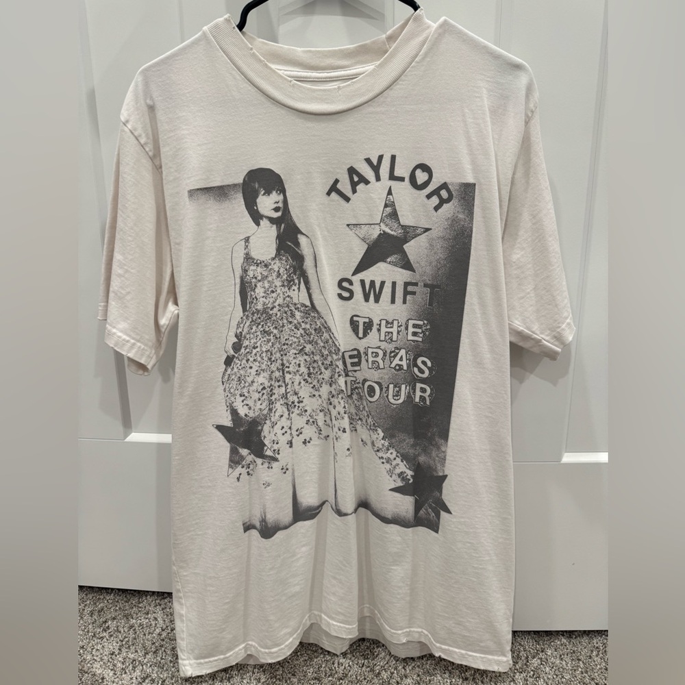 Taylor Swift the Eras Tour Tee - Size M - Cream